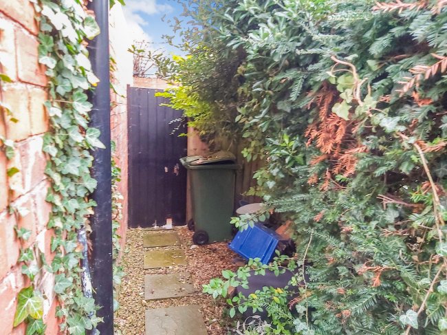 4 Gas House Lane, Alcester, Warwickshire B49 5QP 2