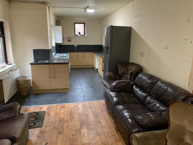 105 Nottingham Road, Nottingham NG7 7AJ 3