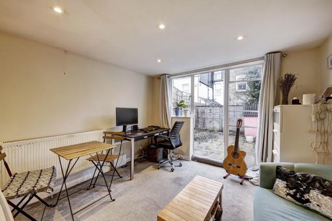 1a Dorchester Grove, London, W4 2LD 5