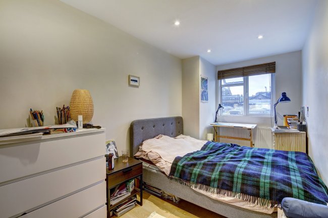 1a Dorchester Grove, London, W4 2LD 5