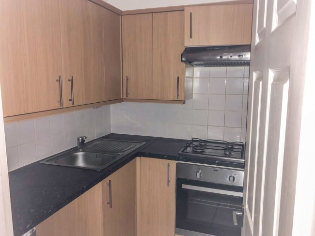 51C High Street, Dunstable, LU6 3SF 2