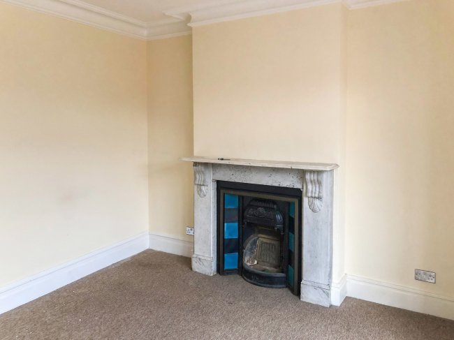 51C High Street, Dunstable, LU6 3SF 2