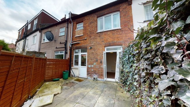 3 Fernbrook Crescent, Lewisham, London SE13 5NJ
 3