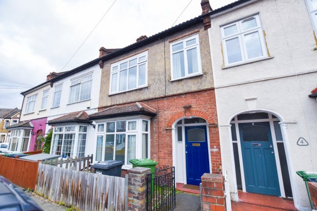 3 Fernbrook Crescent, Lewisham, London SE13 5NJ
 3