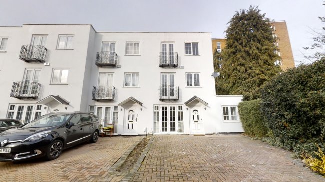 117 Kingston Hill, Kingston upon Thames, KT2 7PZ
 3