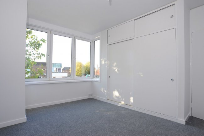 4 Dolphin Court, High Street, Petersfield,  Hampshire, GU32 3JP 7