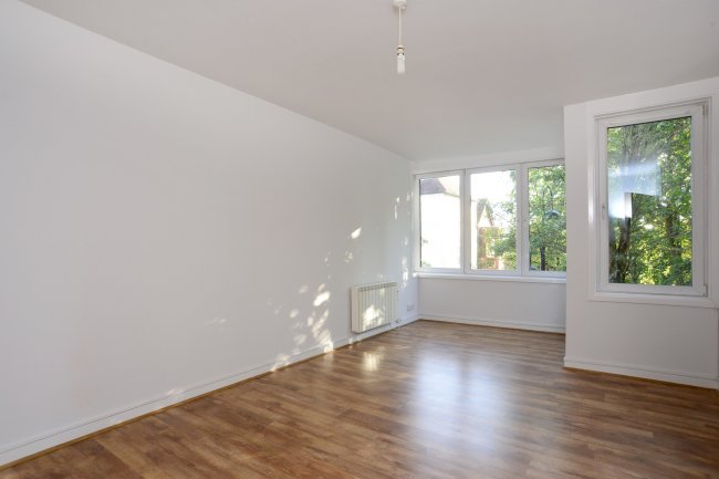 4 Dolphin Court, High Street, Petersfield,  Hampshire, GU32 3JP 7