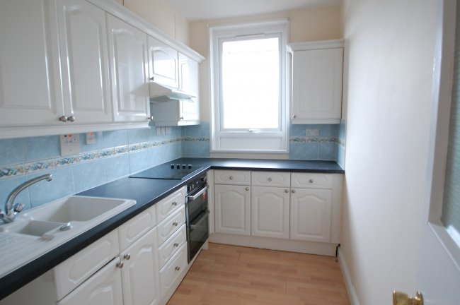 5 Dolphin Court,  High Street, Petersfield, Hampshire, GU32 3JP
 8