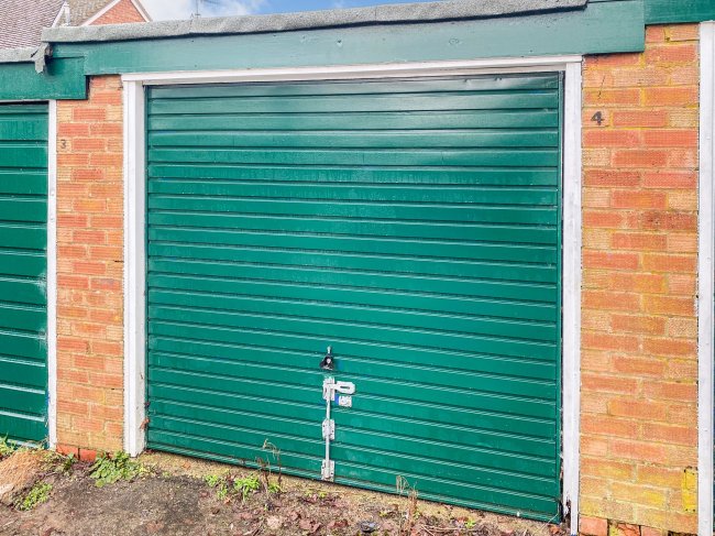 Garages adj to 18 Lawrence Close, Napton on the Hill, CV47 8LU 6