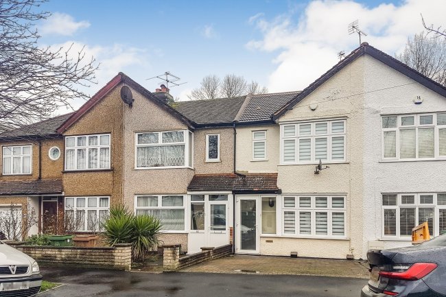 82, Hamilton Avenue, North Cheam, Surrey SM3 9RL
 4