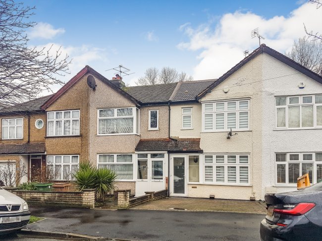 82, Hamilton Avenue, North Cheam, Surrey SM3 9RL
 4