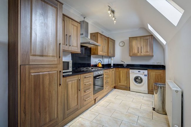 Flat 5,42-46 Kilburn High Road, Kilburn, London, NW6 4HJ
 5