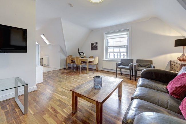 Flat 5,42-46 Kilburn High Road, Kilburn, London, NW6 4HJ
 5