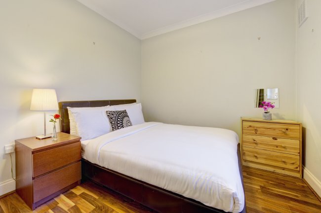 Flat 5,42-46 Kilburn High Road, Kilburn, London, NW6 4HJ
 5