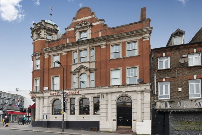 Flat 7, 42-46 Kilburn High Road, Kilburn, London, NW6 4HJ
 7