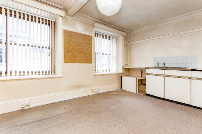 Flat 1 & 2, 42-44 Caledonia Place, Bristol BS8 4DN
 7