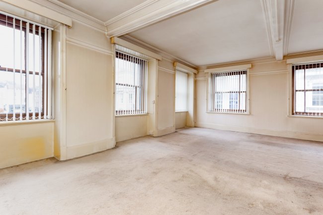 Flat 1 & 2, 42-44 Caledonia Place, Bristol BS8 4DN
 7