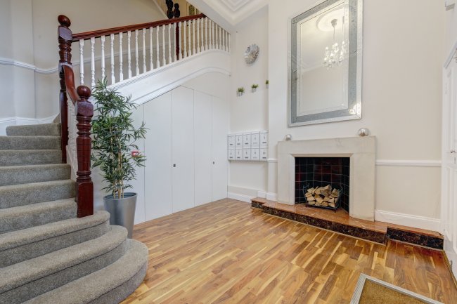 Flat 3, 42-46 Kilburn High Road, Kilburn, London, NW6 4HJ
 4