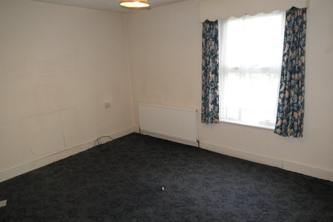 51 Lent Rise Road, Burnham, near Slough, Berkshire SL1 7NY 1