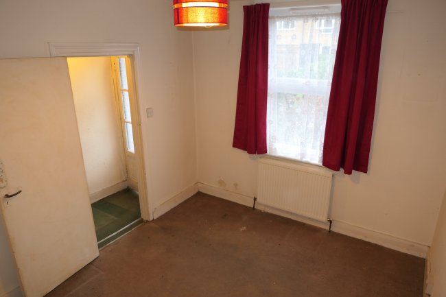 51 Lent Rise Road, Burnham, near Slough, Berkshire SL1 7NY 1