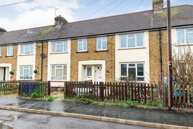 32 The Meads Avenue, Bobbing, Kent, ME10 2BT
 7