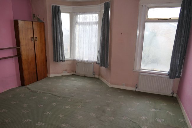 32, Cheshunt Road, Belvedere, Kent DA17 5JB
 3