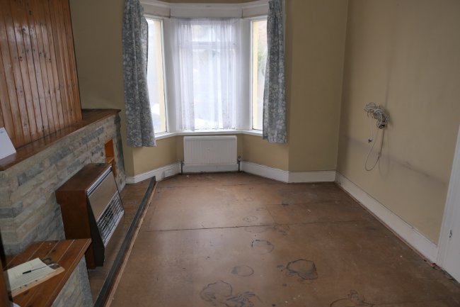 32, Cheshunt Road, Belvedere, Kent DA17 5JB
 3