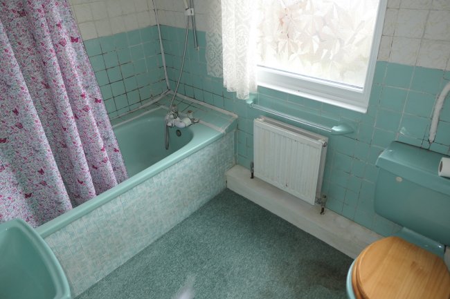 32, Cheshunt Road, Belvedere, Kent DA17 5JB
 3