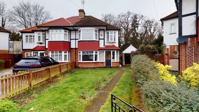 4 Oakhurst Close, Walthamstow, London, E17 3PZ
 1