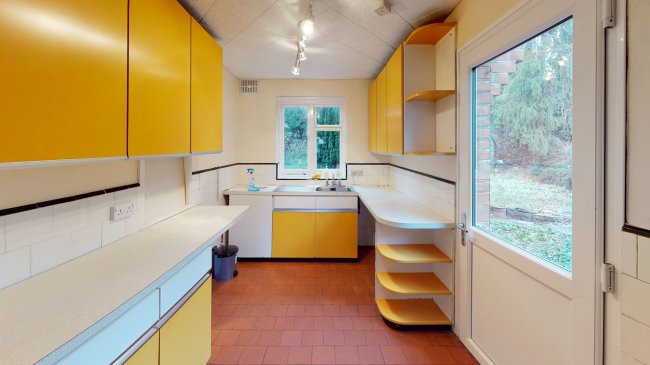 4 Oakhurst Close, Walthamstow, London, E17 3PZ
 1