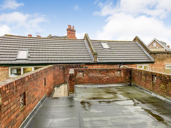 Flat 2, 110 Craven Park Road, Harlesden, London, NW10 8QD
 3