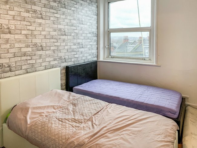 Flat 2, 110 Craven Park Road, Harlesden, London, NW10 8QD
 3