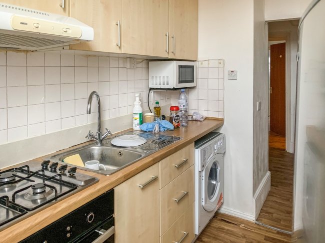 Flat 2, 110 Craven Park Road, Harlesden, London, NW10 8QD
 3