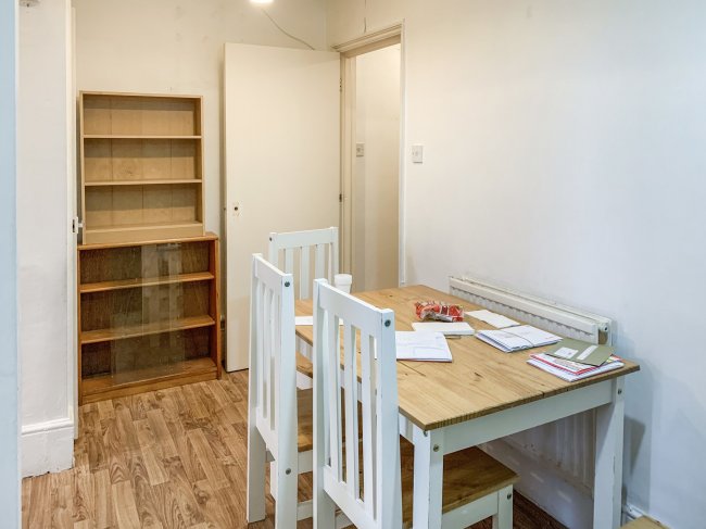 Flat 2, 110 Craven Park Road, Harlesden, London, NW10 8QD
 3