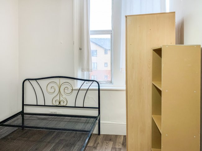 Flat 2, 110 Craven Park Road, Harlesden, London, NW10 8QD
 3