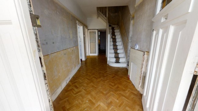 125 South Norwood Hill, Upper Norwood, London SE25 6DD
 2