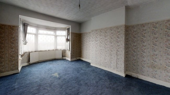 125 South Norwood Hill, Upper Norwood, London SE25 6DD
 2