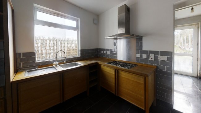 125 South Norwood Hill, Upper Norwood, London SE25 6DD
 2