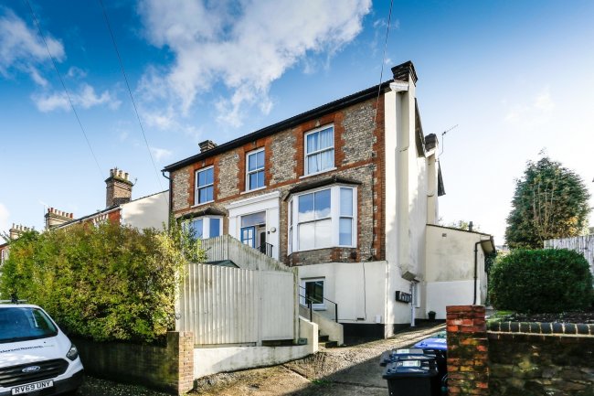 Flat 3, 44 Grovehill Road, Redhill, Surrey RH1 6DB 5