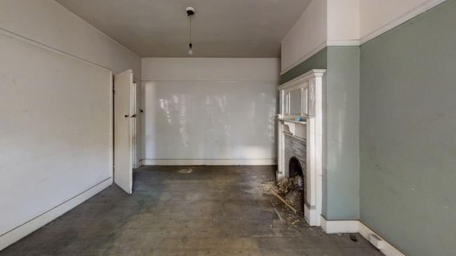 32 Banstead Road, Carshalton, Surrey SM5 3NR
 9