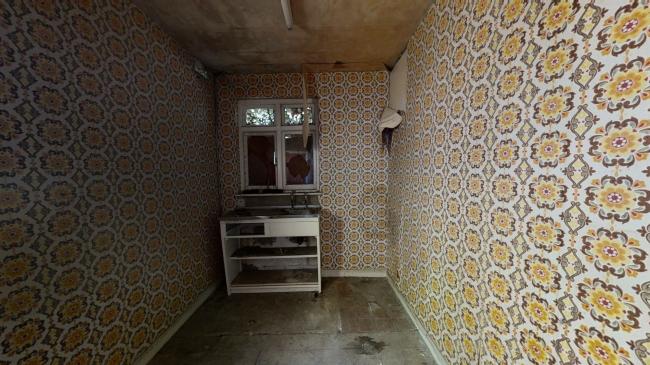 32 Banstead Road, Carshalton, Surrey SM5 3NR
 9