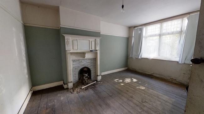 32 Banstead Road, Carshalton, Surrey SM5 3NR
 9