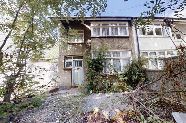 32 Banstead Road, Carshalton, Surrey SM5 3NR
 9