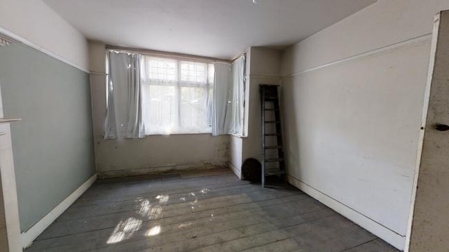 32 Banstead Road, Carshalton, Surrey SM5 3NR
 9