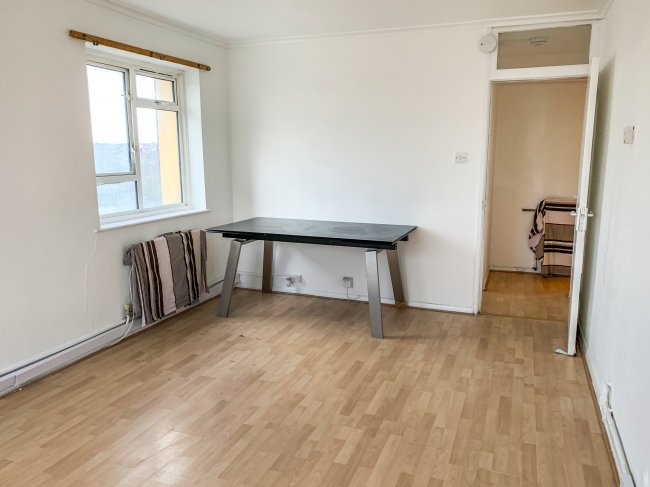 19 Norden Point, Claremont Road, Cricklewood, London NW2 1TG
 4