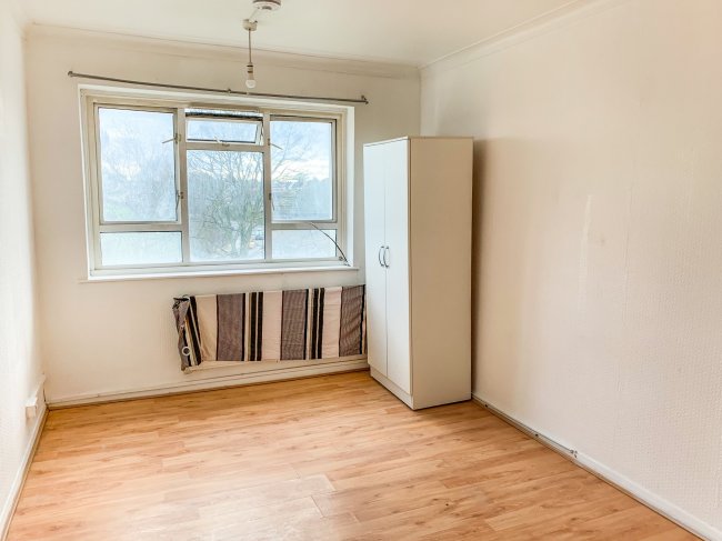 19 Norden Point, Claremont Road, Cricklewood, London NW2 1TG
 4