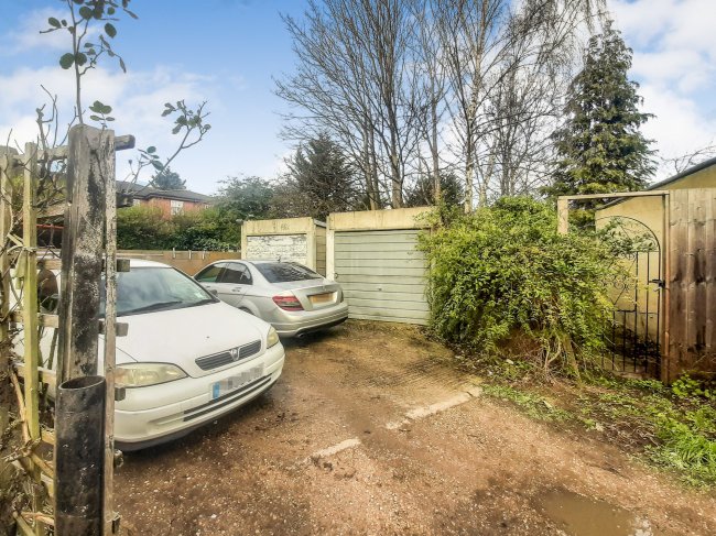 Garage to the rear of 94 Bath Road, Slough, SL1 3SY
 4