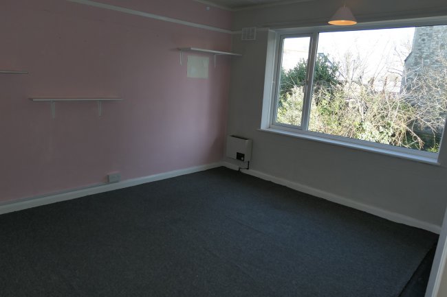 11 St John's Court, St John's Road, Isleworth, Middlesex TW7 6PA 9