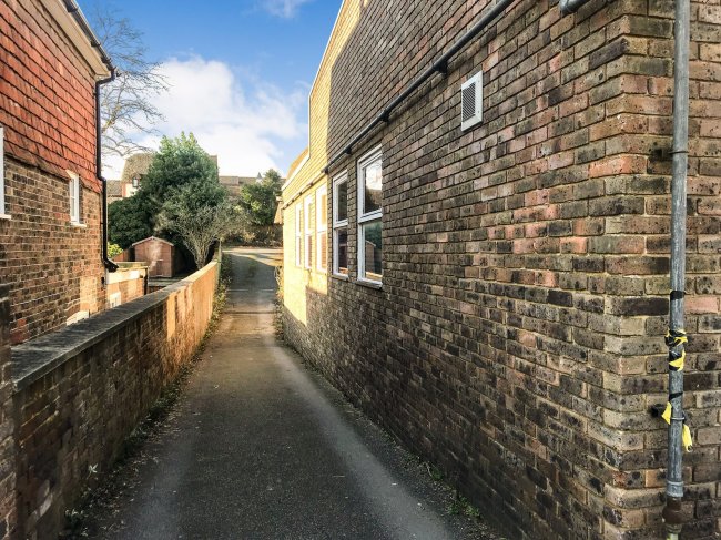 84 High Street, Billingshurst, RH14 9QS 5