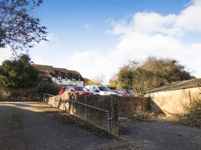 84 High Street, Billingshurst, RH14 9QS 5